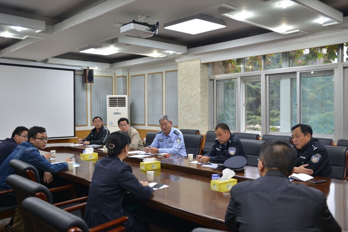 在行政办公楼二会议室共同研究治理措施、明确任务目标